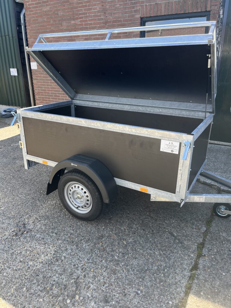 Bagagewagens bruin betonplex.