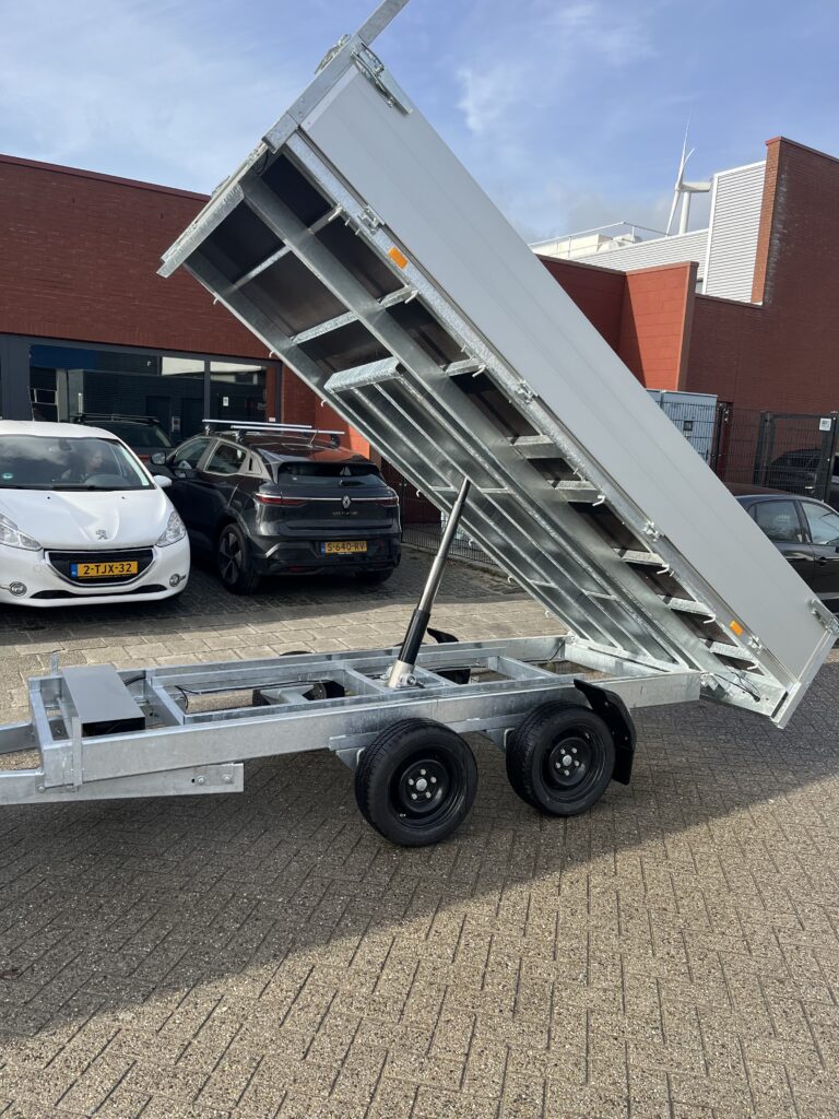 elektrische achterwaartse kipper 3500 kg – 3.50.m x 1.86.m. x 0.40.m.geremd.